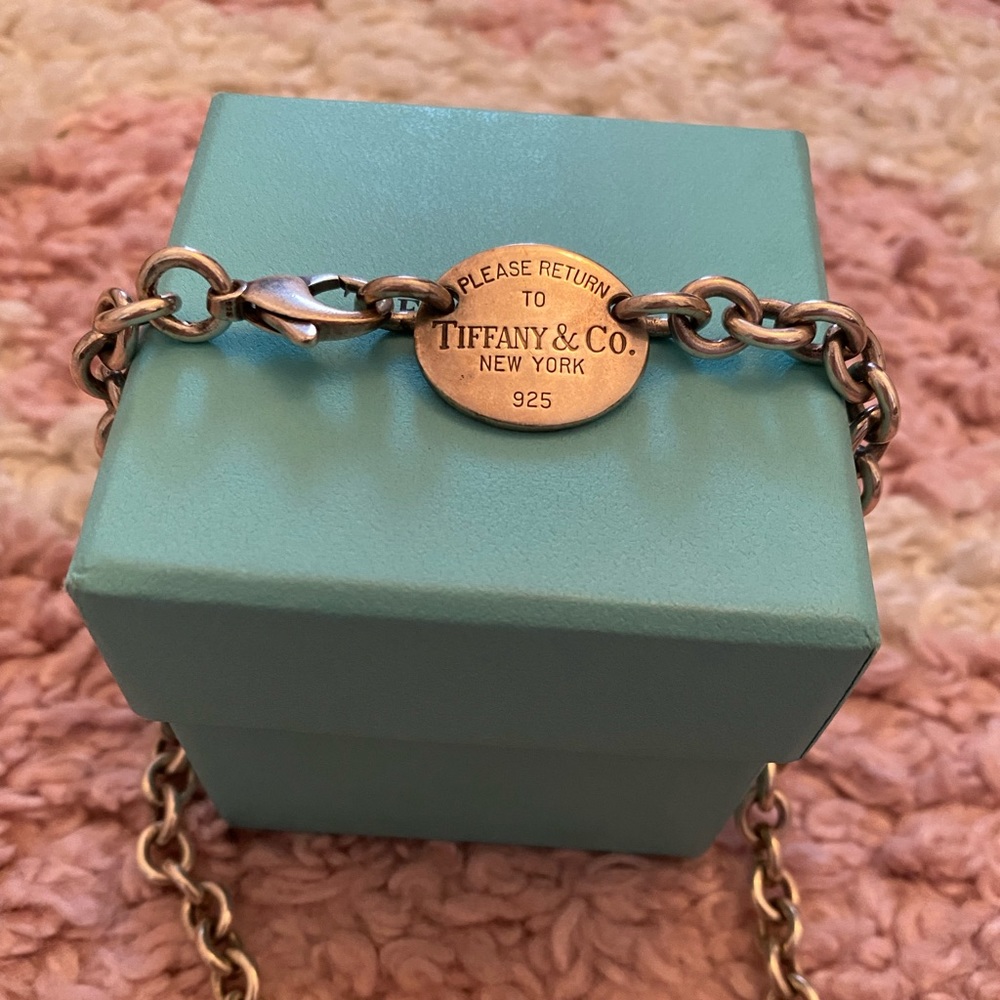Oval Return to Tiffany’s necklace